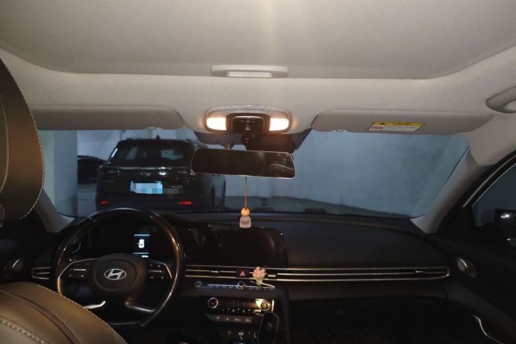 Used Hyundai Elantra 2023 1.5L CVT LUX Prestige Edition Headliner