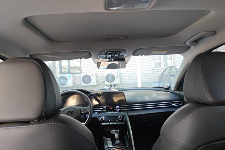 Used Hyundai Elantra 2023 1.5L CVT LUX Prestige Edition Headliner
