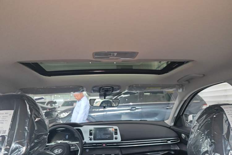 Used Hyundai Elantra 2023 1.5L CVT GLX Elite Edition Headliner