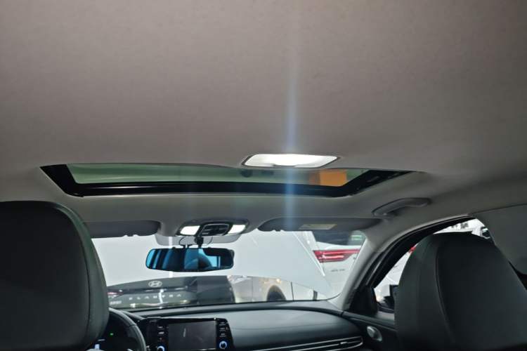 Used Hyundai Elantra 2023 1.5L CVT GLX Elite Edition Headliner