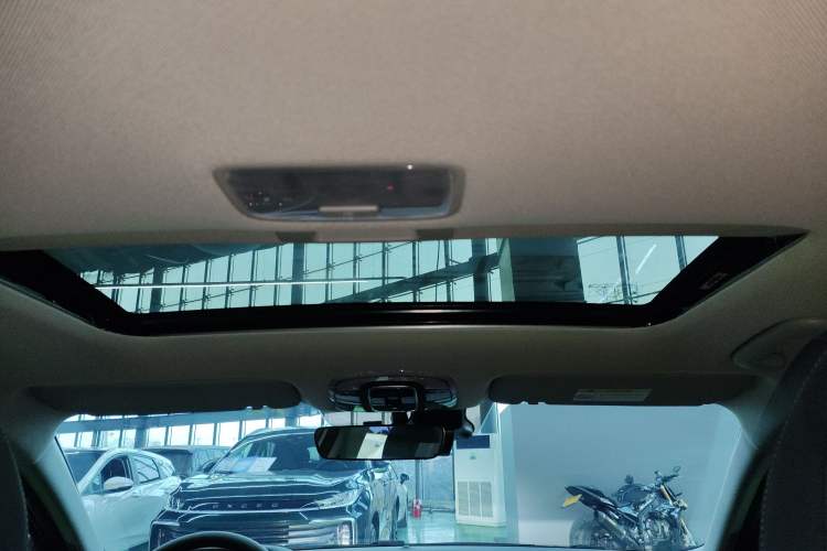 Used Hyundai Elantra 2023 1.5L CVT LUX Prestige Edition Headliner