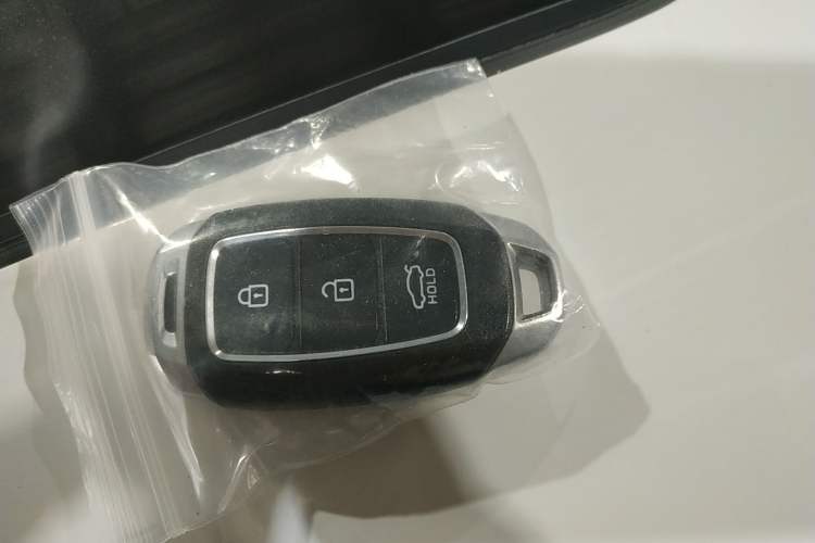 Used Hyundai Elantra 2023 1.5L CVT LUX Prestige Edition Interior 1
