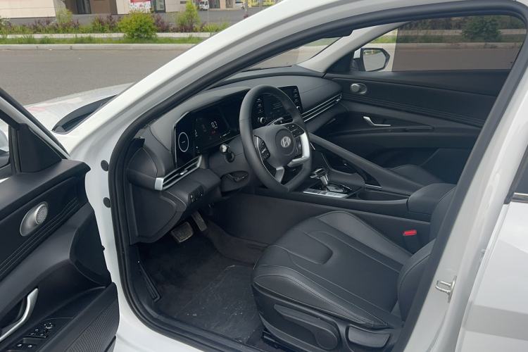 Used Hyundai Elantra 2023 1.5L CVT GLX Elite Edition Interior 1
