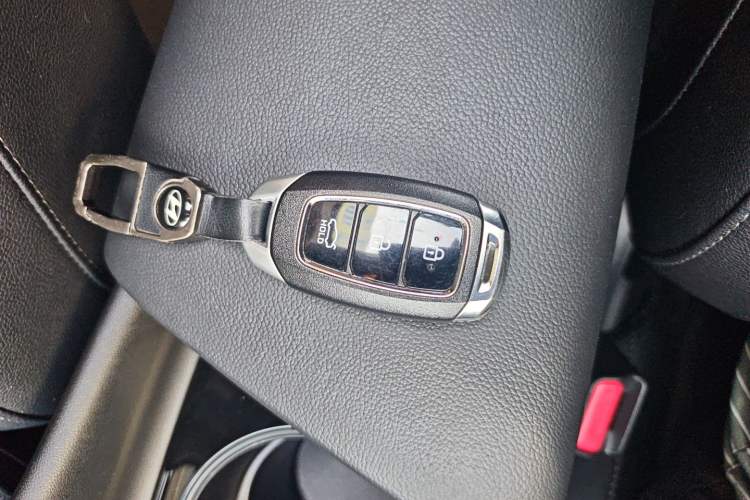 Used Hyundai Elantra 2023 1.5L CVT LUX Prestige Edition Interior 1