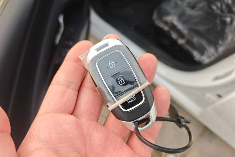 Used Hyundai Elantra 2023 1.5L CVT LUX Prestige Edition Interior 1