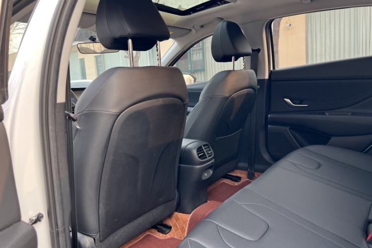 Used Hyundai Elantra 2023 1.5L CVT GLX Elite Edition Interior 1
