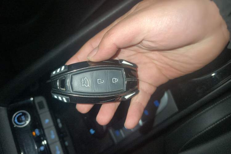 Used Hyundai Elantra 2023 1.5L CVT LUX Prestige Edition Interior 1