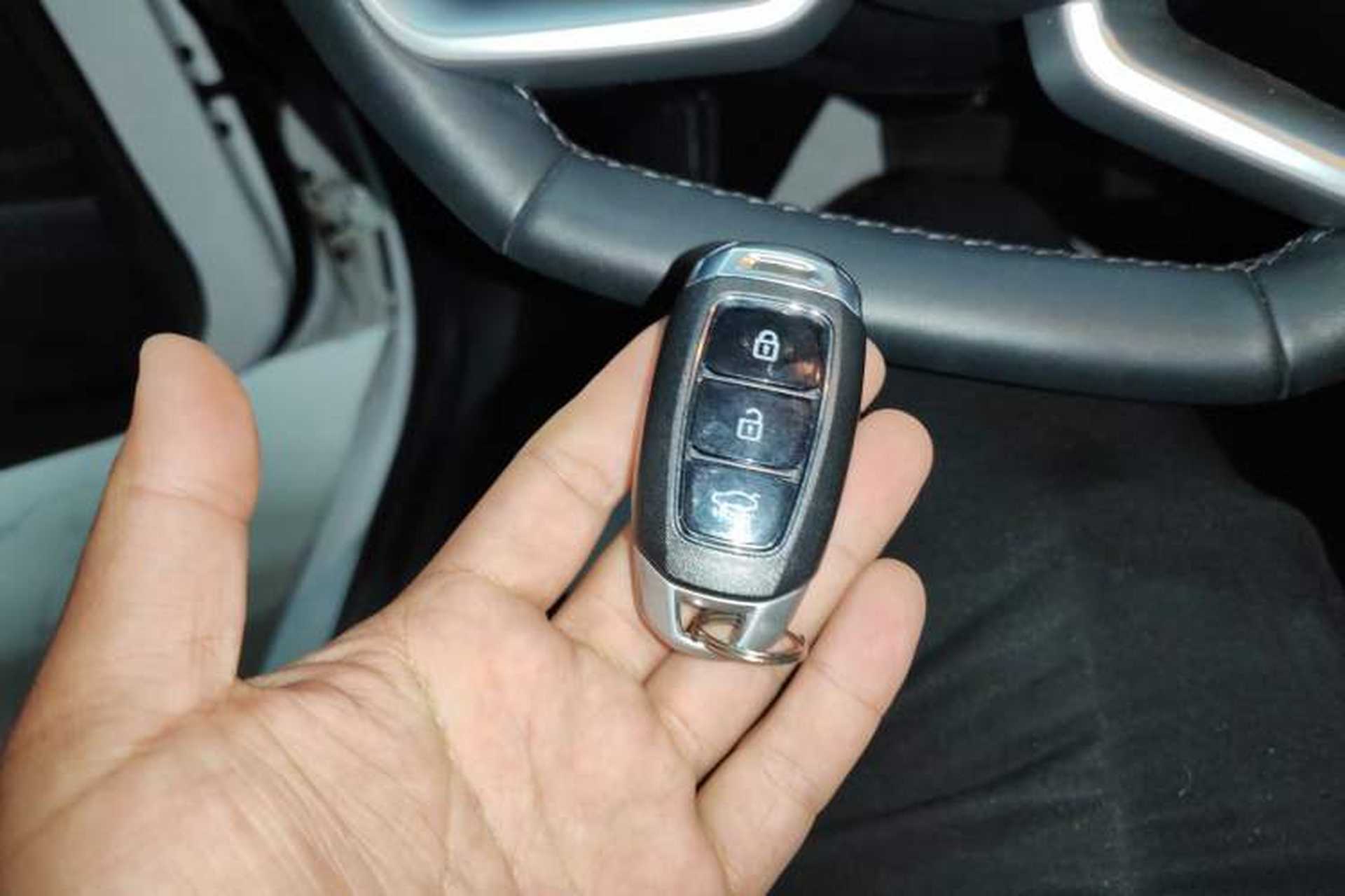 Used Hyundai Elantra 2023 1.5L CVT LUX Prestige Edition Interior 1