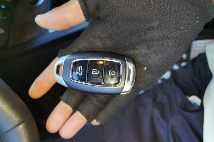 Used Hyundai Elantra 2023 1.5L CVT LUX Prestige Edition Interior 1