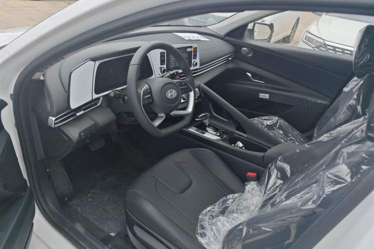 Used Hyundai Elantra 2023 1.5L CVT GLX Elite Edition Interior 1