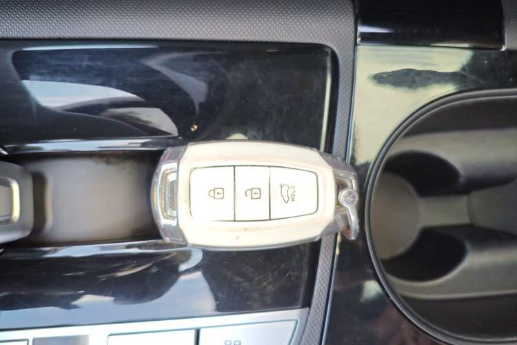 Used Hyundai Elantra 2023 1.5L CVT LUX Prestige Edition Interior 1