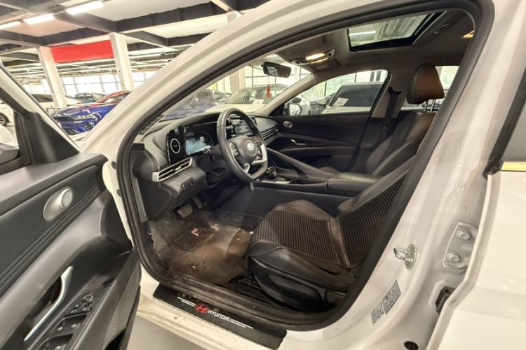 Used Hyundai Elantra 2023 1.5L CVT GLX Elite Edition Interior 1