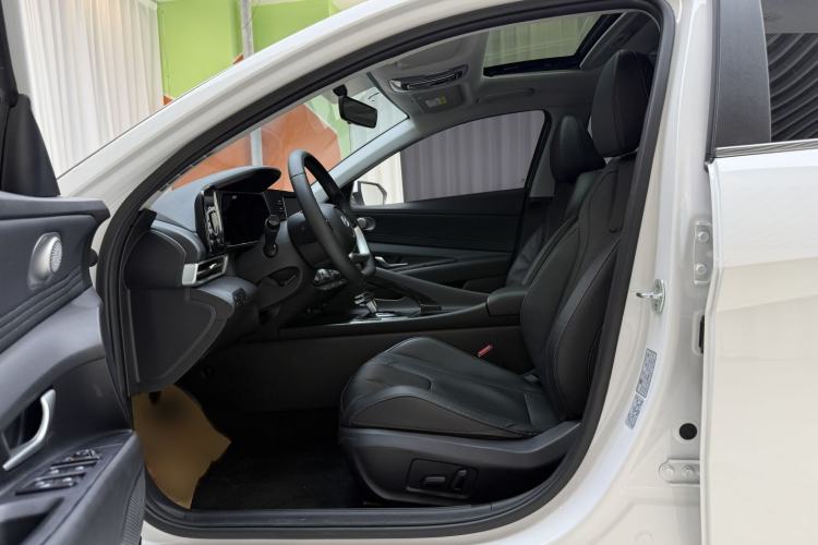 Used Hyundai Elantra 2023 1.5L CVT GLX Elite Edition Interior 1