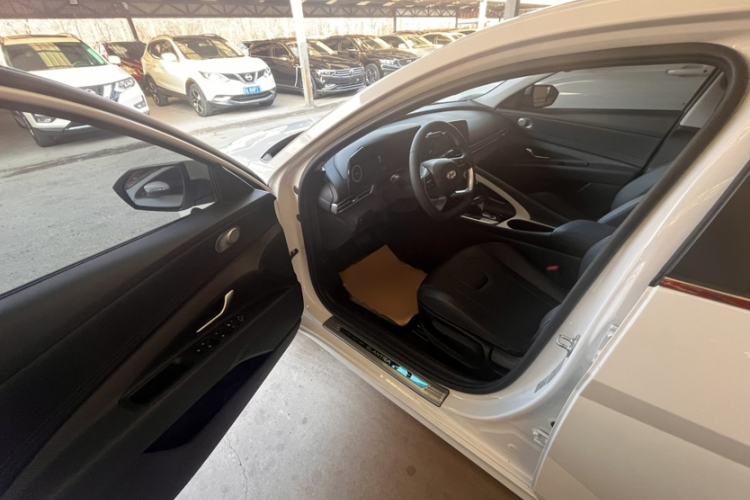Used Hyundai Elantra 2023 1.5L CVT GLX Elite Edition Interior 1
