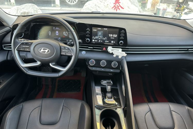 Used Hyundai Elantra 2023 1.5L CVT GLX Elite Edition Interior 11