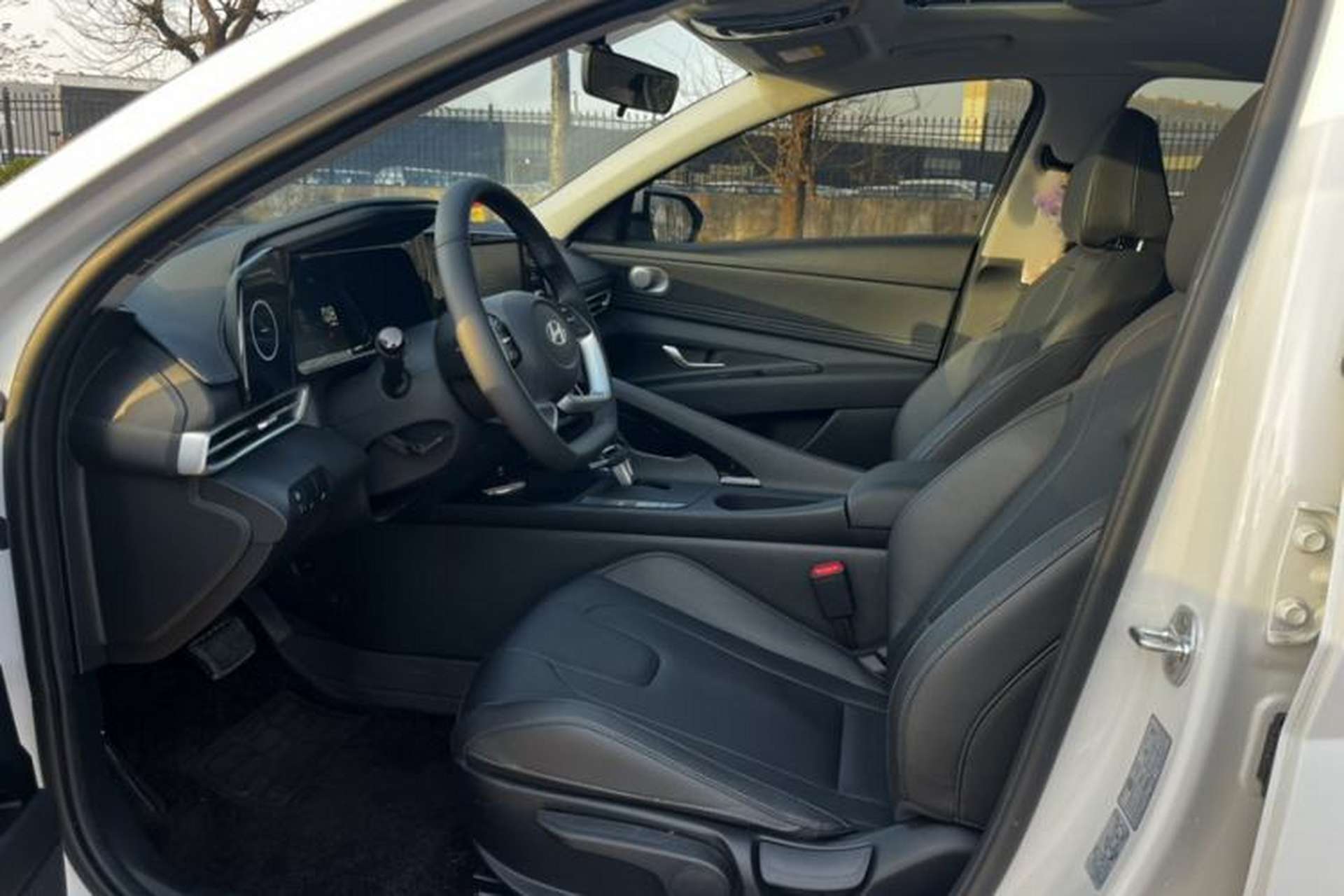 Used Hyundai Elantra 2023 1.5L CVT GLX Elite Edition Interior 2
