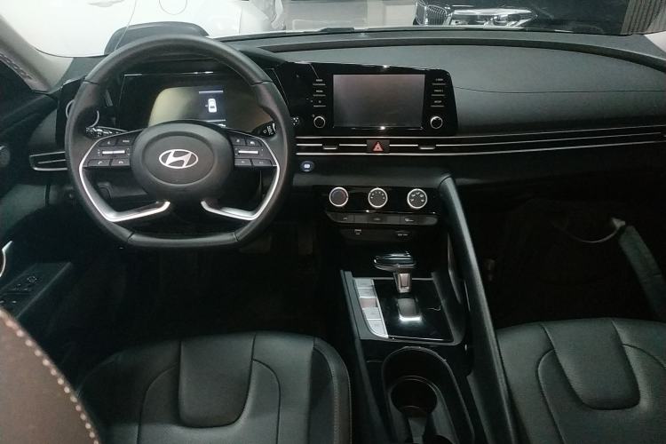 Used Hyundai Elantra 2023 1.5L CVT GLX Elite Edition Interior 2