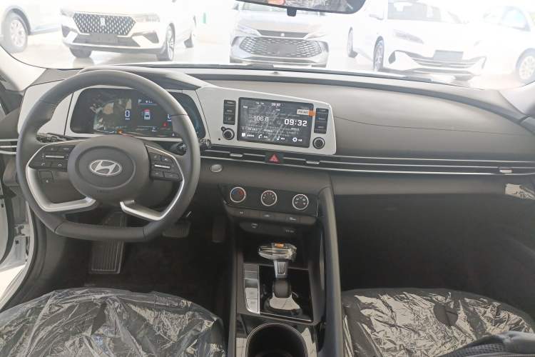 Used Hyundai Elantra 2023 1.5L CVT GLX Elite Edition Interior 2