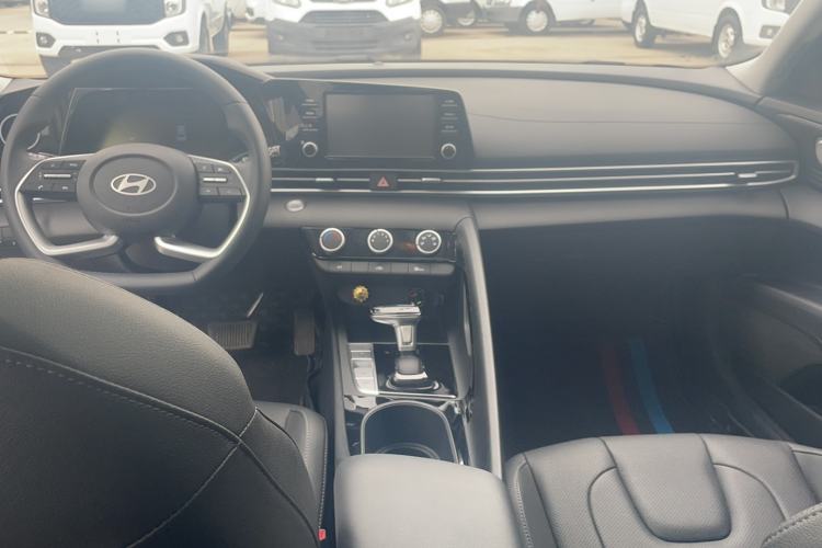 Used Hyundai Elantra 2023 1.5L CVT GLX Elite Edition Interior 2