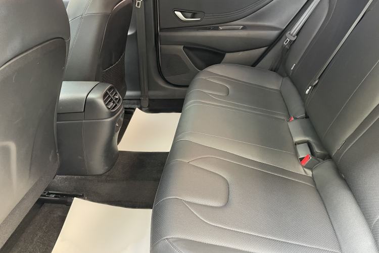 Used Hyundai Elantra 2023 1.5L CVT LUX Prestige Edition Interior 2