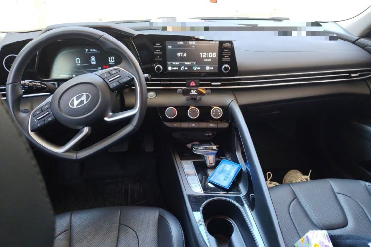 Used Hyundai Elantra 2023 1.5L CVT GLX Elite Edition Interior 2