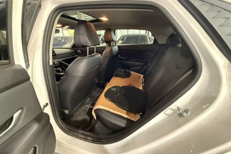 Used Hyundai Elantra 2023 1.5L CVT GLX Elite Edition Interior 2