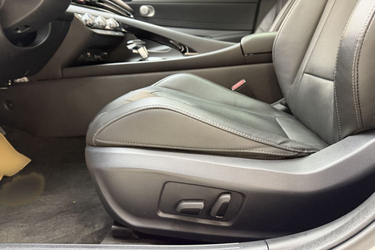 Used Hyundai Elantra 2023 1.5L CVT GLX Elite Edition Interior 2