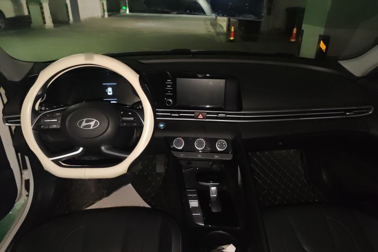 Used Hyundai Elantra 2023 1.5L CVT GLX Elite Edition Interior 2