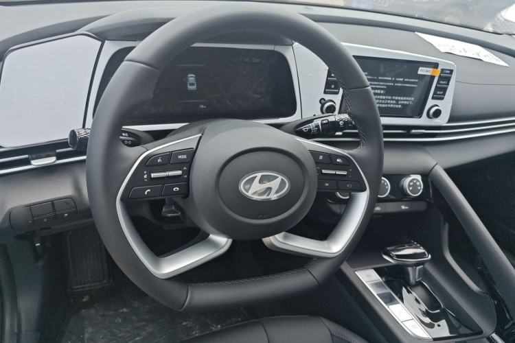 Used Hyundai Elantra 2023 1.5L CVT GLX Elite Edition Interior 3