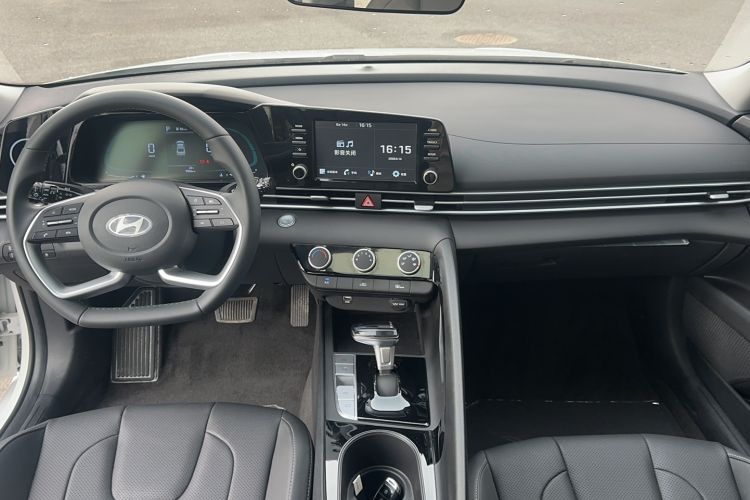 Used Hyundai Elantra 2023 1.5L CVT GLX Elite Edition Interior 3