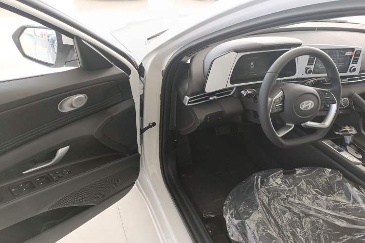 Used Hyundai Elantra 2023 1.5L CVT GLX Elite Edition Interior 3