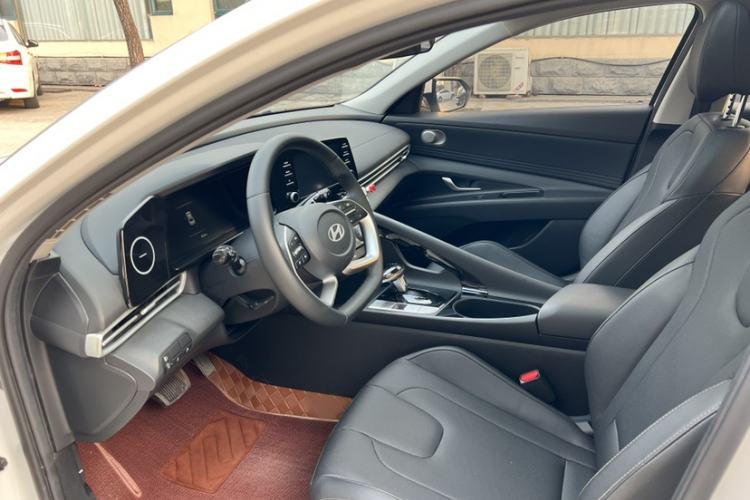 Used Hyundai Elantra 2023 1.5L CVT GLX Elite Edition Interior 3