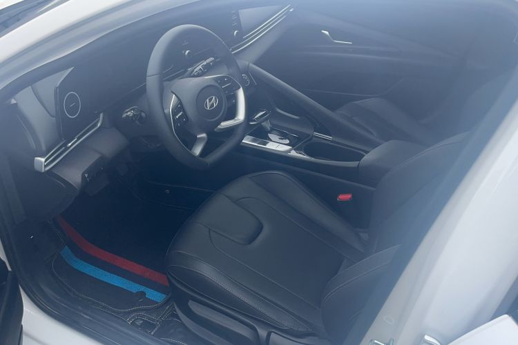 Used Hyundai Elantra 2023 1.5L CVT GLX Elite Edition Interior 3
