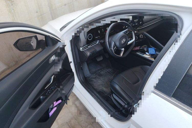 Used Hyundai Elantra 2023 1.5L CVT GLX Elite Edition Interior 3