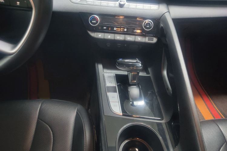 Used Hyundai Elantra 2023 1.5L CVT LUX Prestige Edition Interior 3