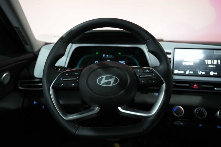 Used Hyundai Elantra 2023 1.5L CVT GLX Elite Edition Interior 3