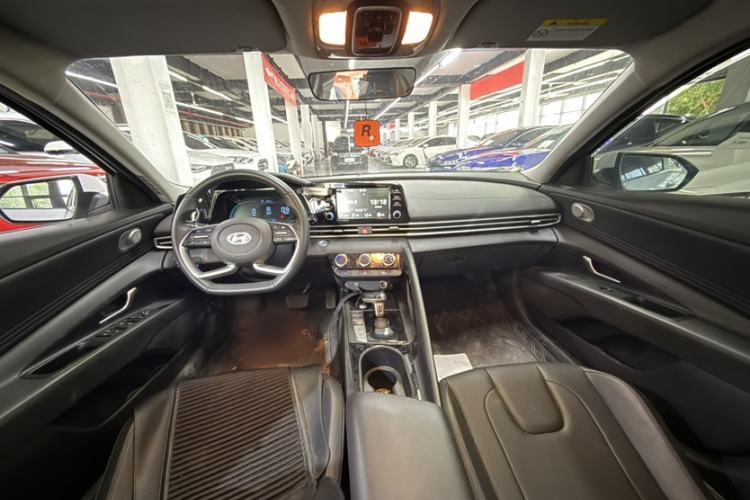 Used Hyundai Elantra 2023 1.5L CVT GLX Elite Edition Interior 3