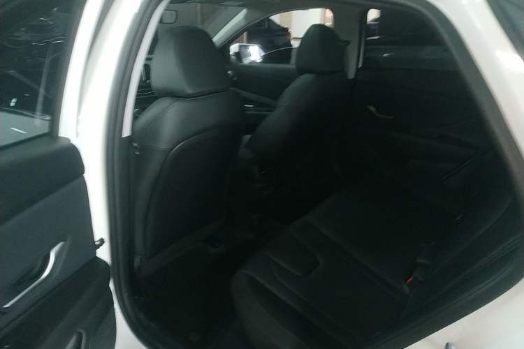 Used Hyundai Elantra 2023 1.5L CVT GLX Elite Edition Interior 4