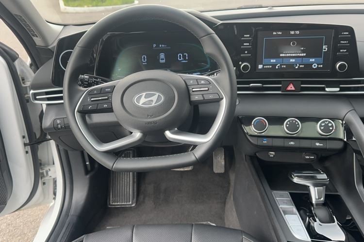 Used Hyundai Elantra 2023 1.5L CVT GLX Elite Edition Interior 4