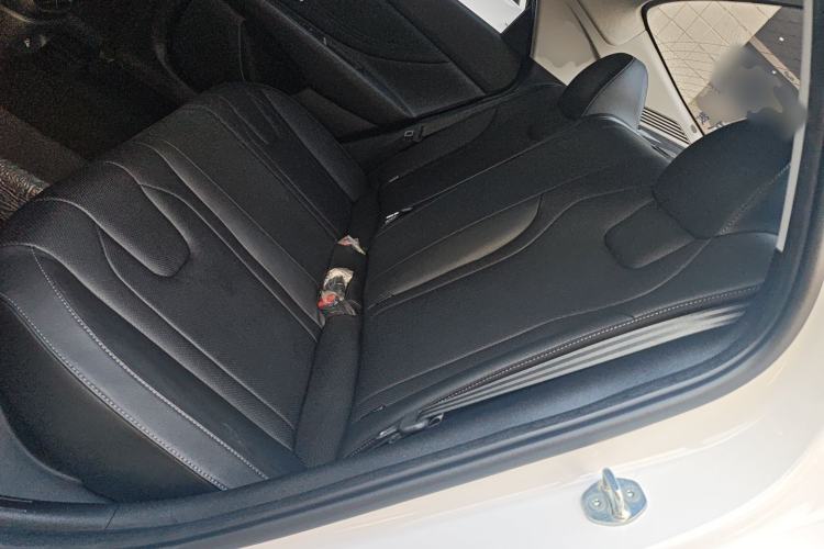 Used Hyundai Elantra 2023 1.5L CVT LUX Prestige Edition Interior 4