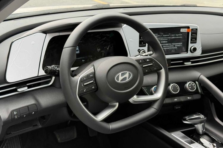 Used Hyundai Elantra 2023 1.5L CVT GLX Elite Edition Interior 4