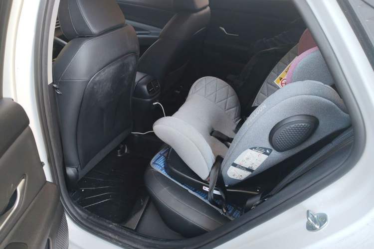 Used Hyundai Elantra 2023 1.5L CVT GLX Elite Edition Interior 4