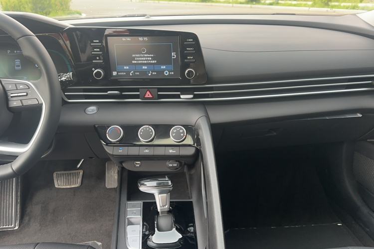 Used Hyundai Elantra 2023 1.5L CVT GLX Elite Edition Interior 5