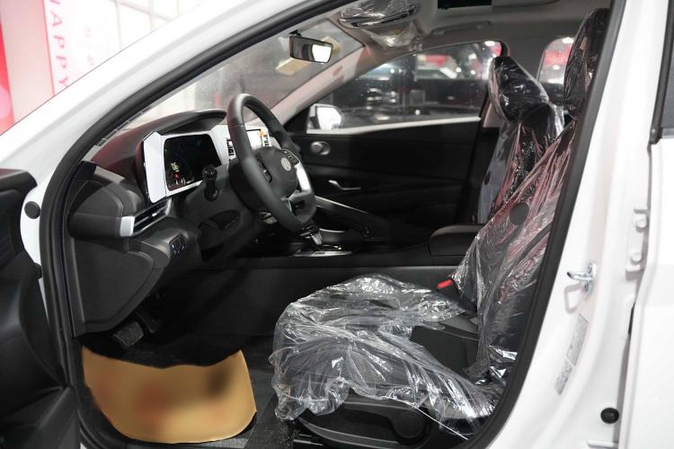 Used Hyundai Elantra 2023 1.5L CVT GLX Elite Edition Interior 5