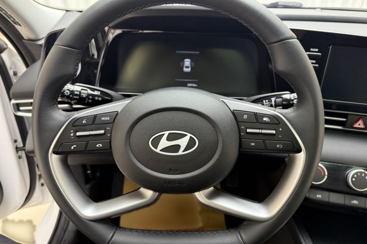 Used Hyundai Elantra 2023 1.5L CVT GLX Elite Edition Interior 6