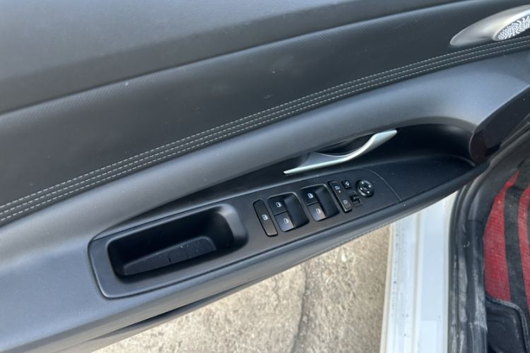 Used Hyundai Elantra 2023 1.5L CVT GLX Elite Edition Interior 6
