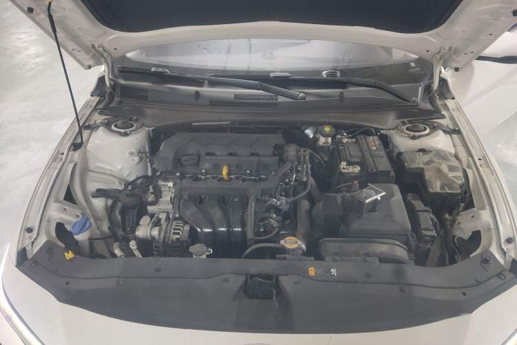 Used Hyundai Elantra 2023 1.5L CVT LUX Prestige Edition Interior 8