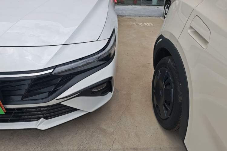 Used Hyundai Elantra 2023 1.5L CVT GLX Elite Edition Left Front Headlight