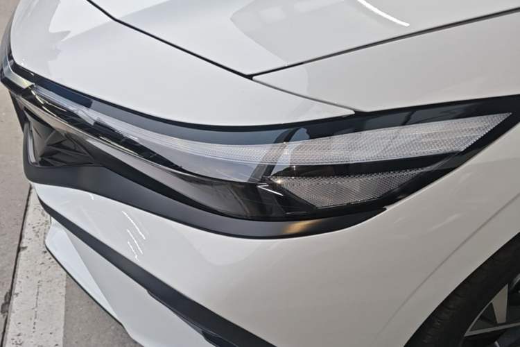 Used Hyundai Elantra 2023 1.5L CVT LUX Prestige Edition Left Front Headlight