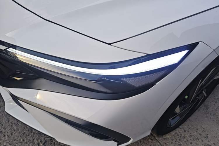 Used Hyundai Elantra 2023 1.5L CVT LUX Prestige Edition Left Front Headlight
